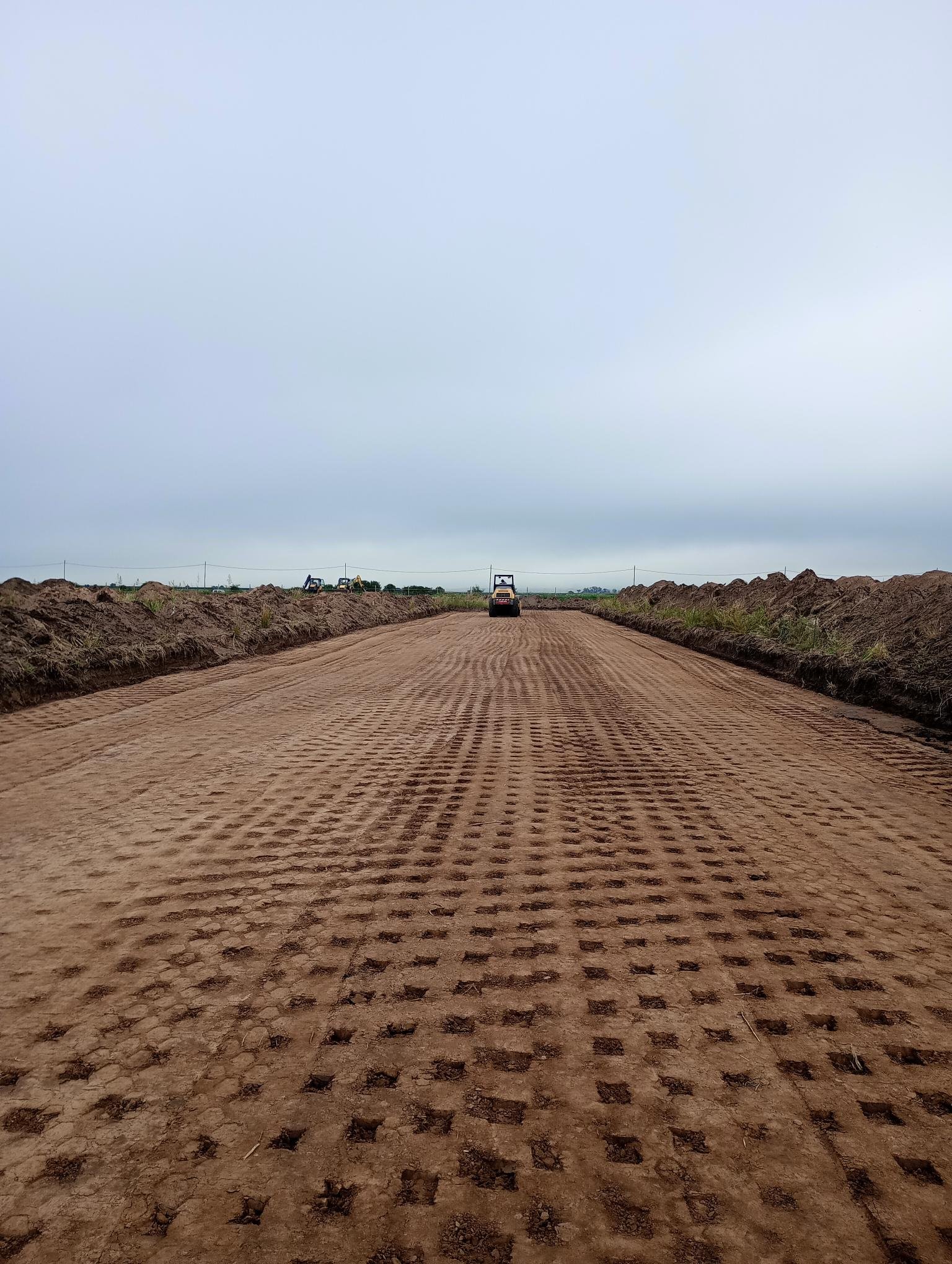 Movimiento de suelos para plateas de viviendas de barrio Universitario de Horizonte II
